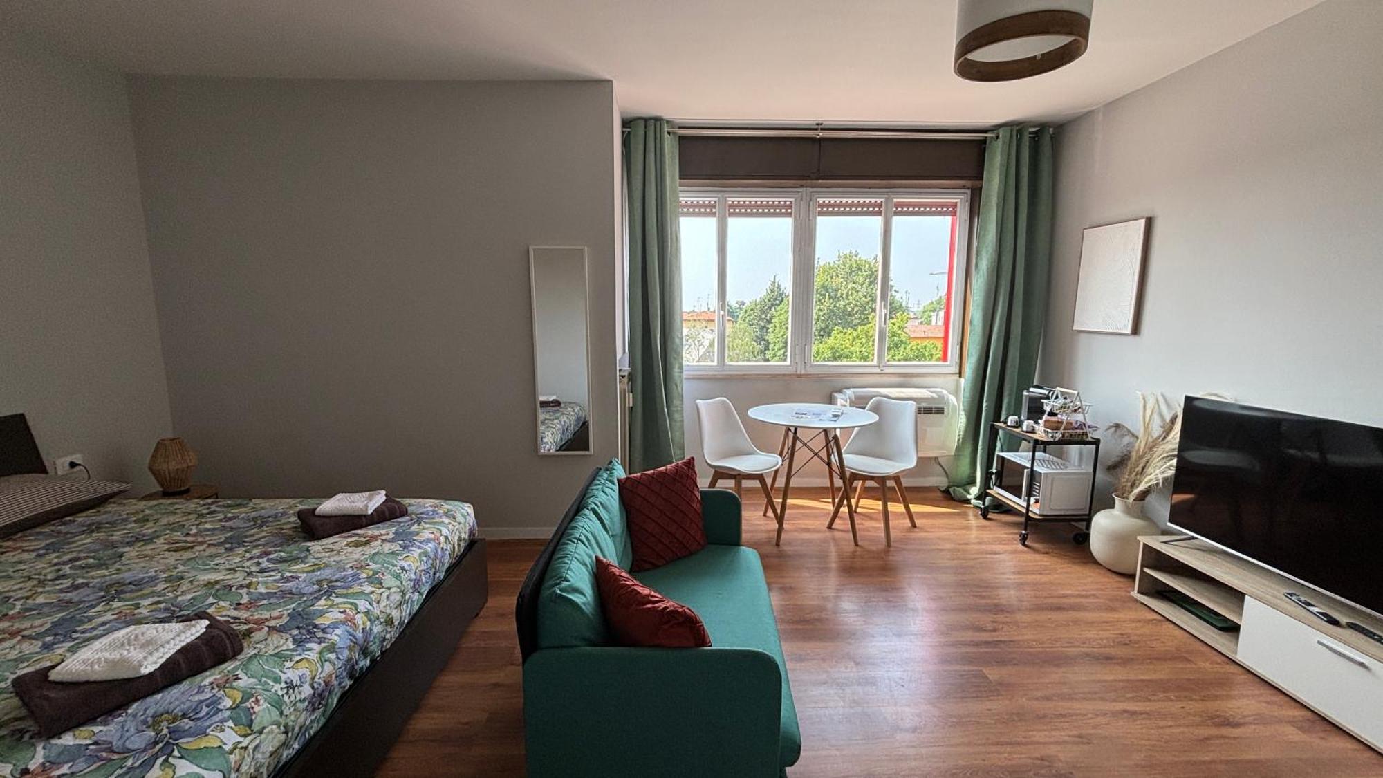 Easy Apartment